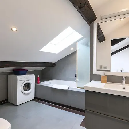 Elegant P.venezia Attic Appartamento