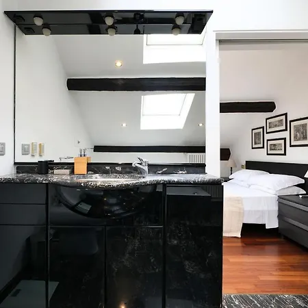 Elegant P.venezia Attic Appartamento